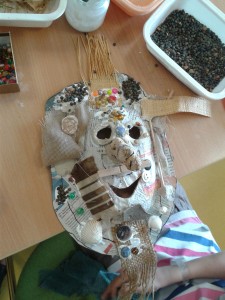 Masque en papier mâché