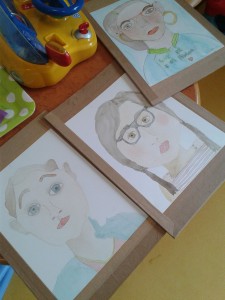 Autoportraits à l'aquarelle des enfants hospitalisées