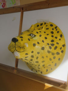 Tête de panthère en papier mâché