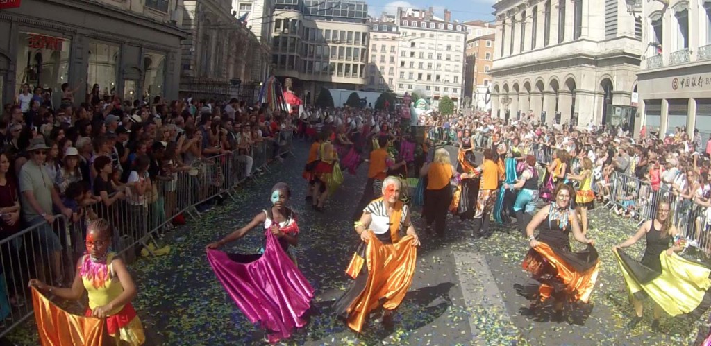 Puis l'explosion de joie et de couleurs ...