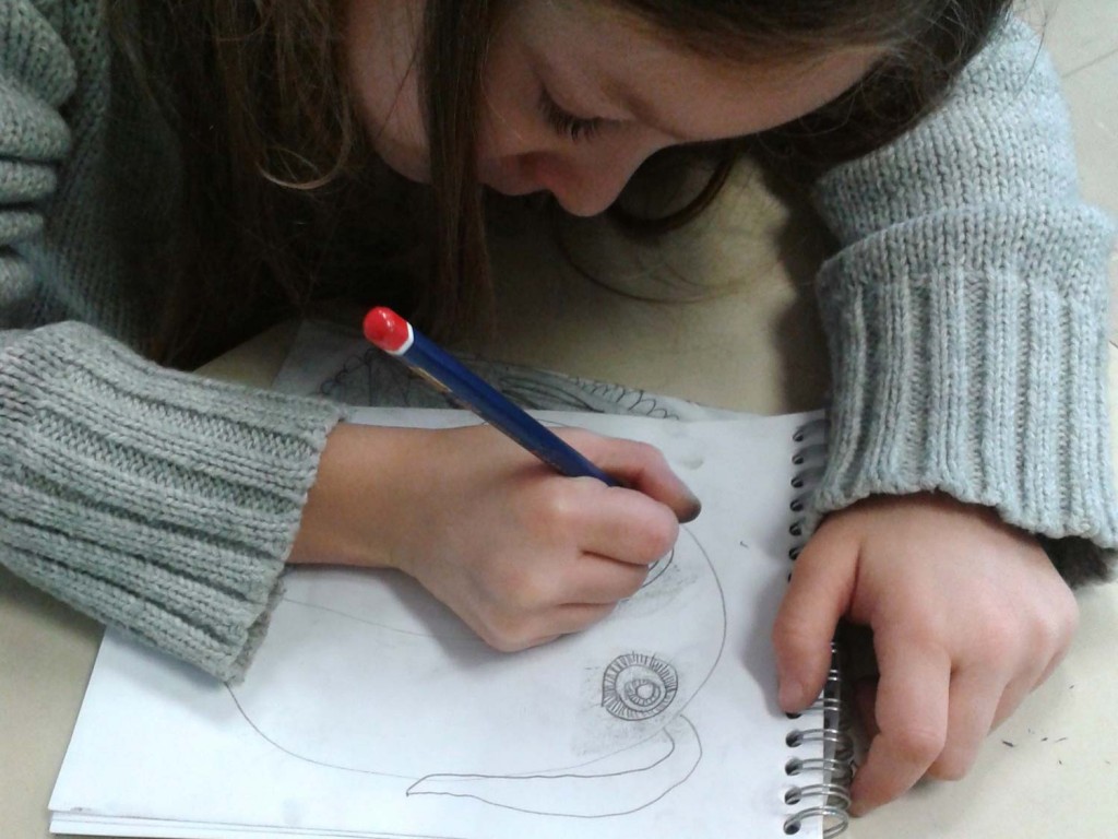 Enfant qui dessine