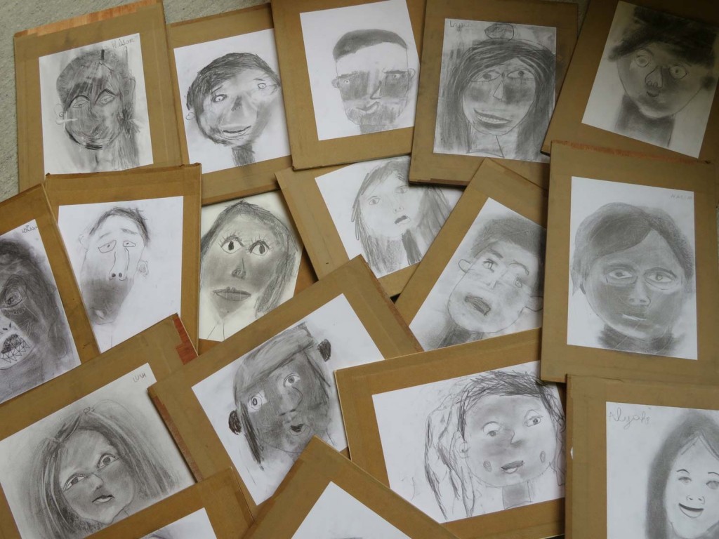 Autoportraits d'enfants au CP