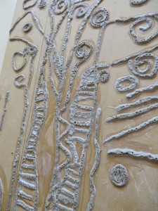 Détail du bas-relief avant peinture