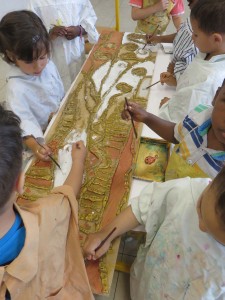 Peinture de l'arbre en bas-relief