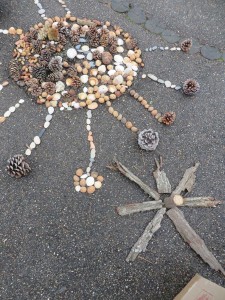 Land art dans la cour de la maternelle