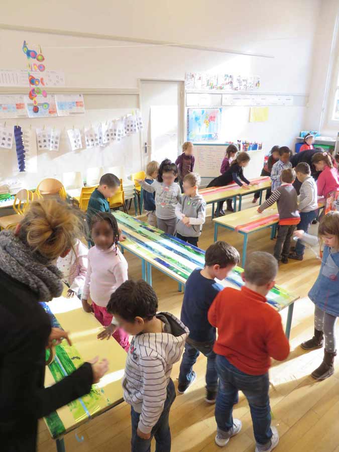 Formes et couleurs à la craie grasse - La maternelle de Chocolatine