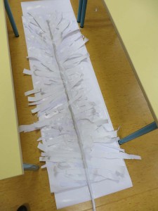 Fabrication de plumes géantes en papier