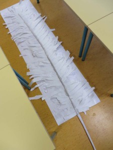 Plume géante en papier