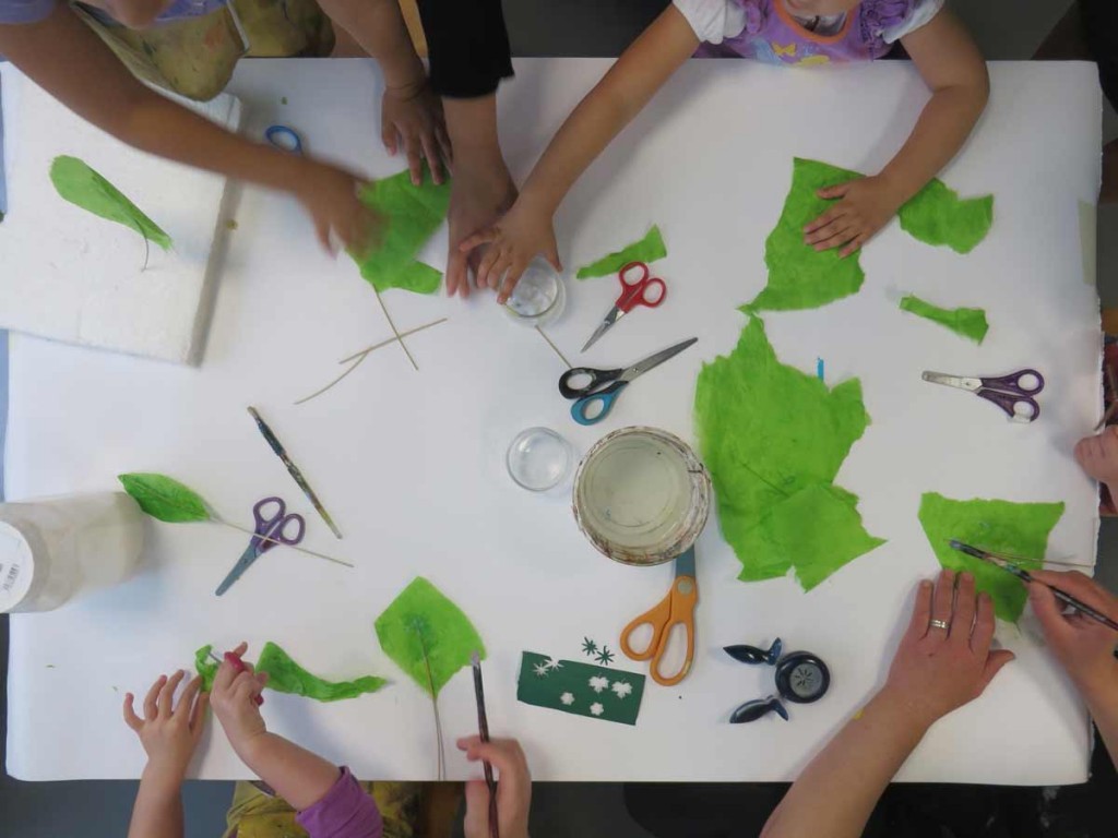 La table de fabrication des feuilles