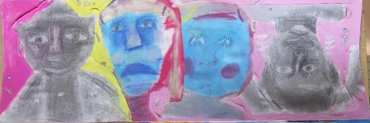 Deux visages bleus sur fond rose