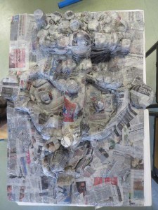 Grand portrait en papier mâché