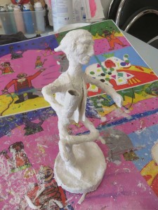 Figurine en bandes plâtrées