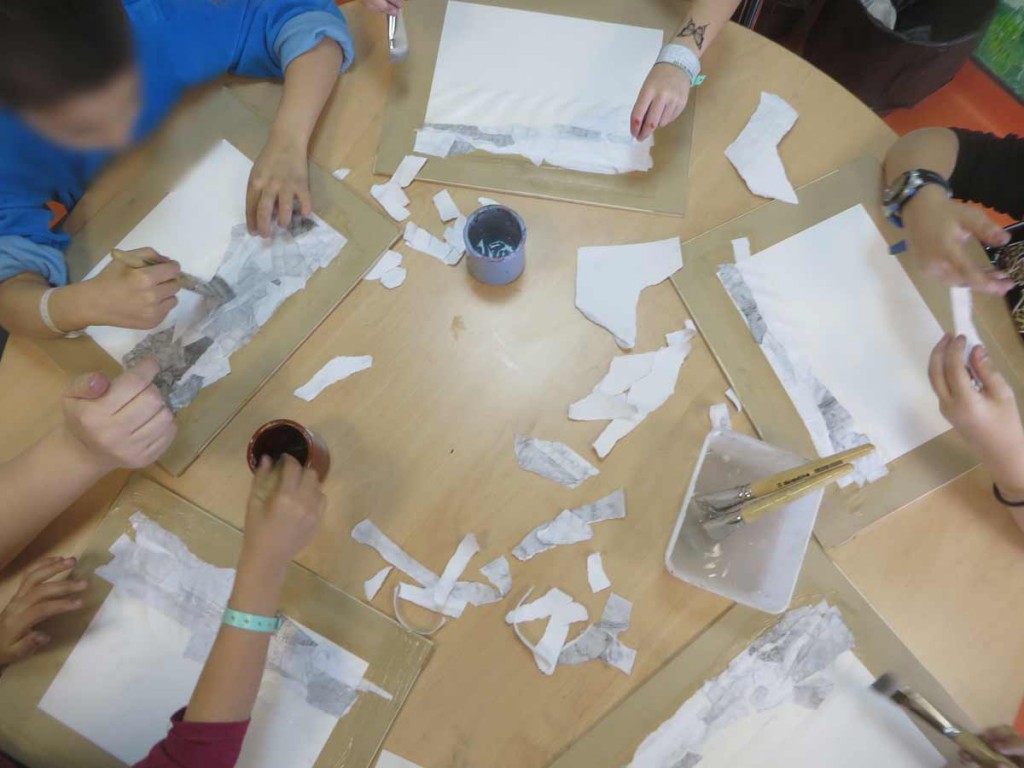 Table de travail avec les enfants