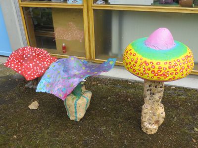 Champignons en papier mâché