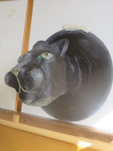 Panthère noire en papier mâché