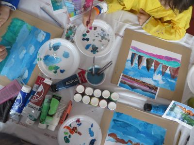 Atelier peinture avec les enfants à l'hôpital