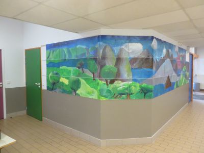 Fresque peinte sur les murs du couloir