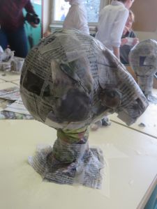 Tête en papier mâché