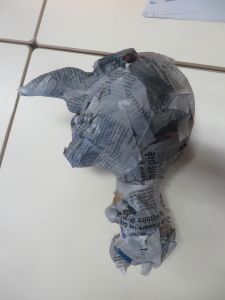 Tête en papier mâché de profil