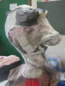 Tête en papier mâché