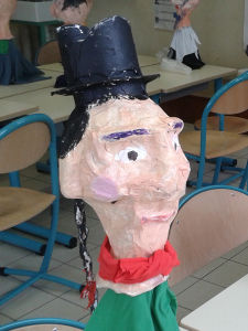 Marionnette de Guignol en papier mâché