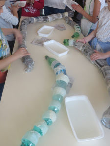 Atelier papier mâché à l'école