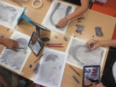 Cours de dessin avec les enfants