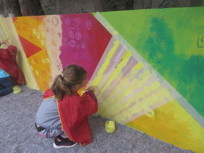 Mur peint dans une école maternelle