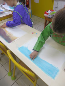 Séance d'arts visuels à l'école élémentaire