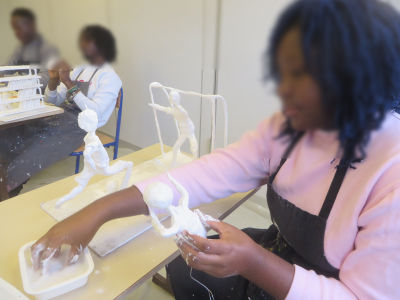 Atelier modelage au lycée Lamarque