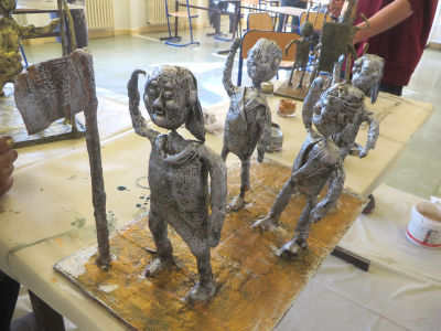 Peindre les statuettes en plâtre