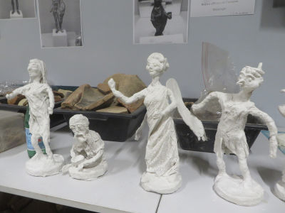 Modeler des figurines en plâtre