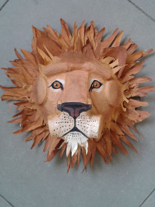 Tête de lion en papier mâché