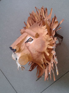 Masque de lion fait à la maison