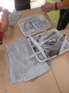 Trier les bandes de papier gris