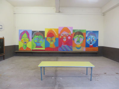 Fresque peinte sur le mur du préau de l'école d'Odenas