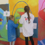 Peinture de la fresque avec les élèves de CE2/CM1