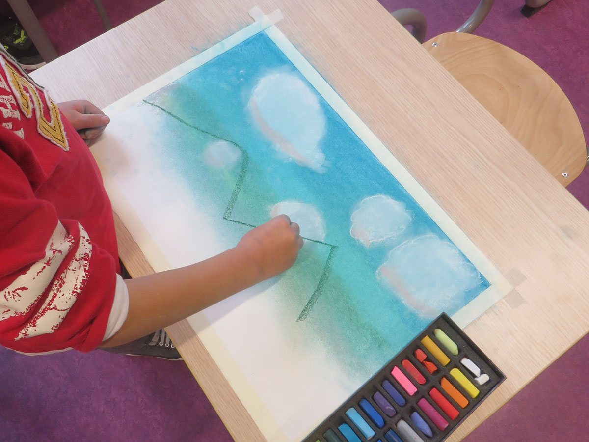 Paysages au pastel peints par les enfants  Artiste plasticienne  intervenant en arts visuels