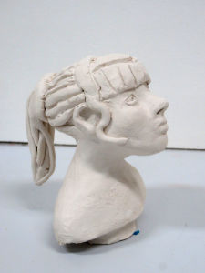 Figurine de profil