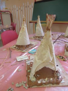 Tipis fabriqués par les enfants