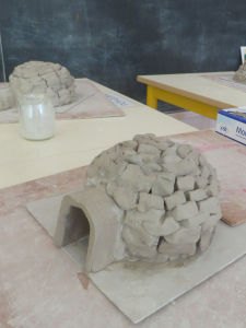 Fabriquer un igloo avec des briques d'argile