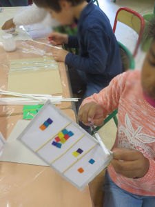 Chaque enfant fabrique une maison