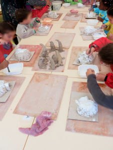 Séance d'arts visuels en maternelle