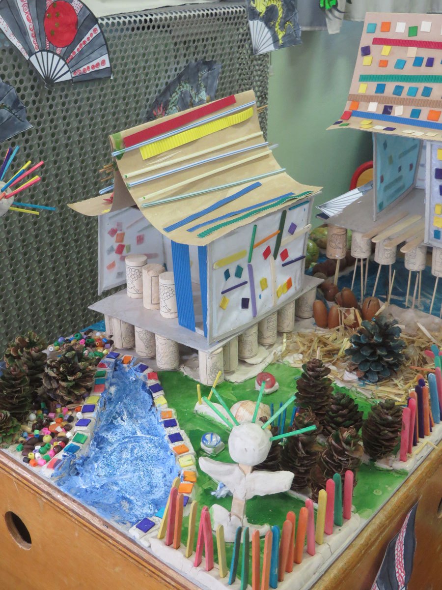 Construire une maquette de ville avec les enfants  Artiste plasticienne  intervenant en arts visuels