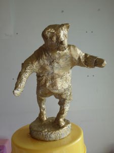 Statuette modelée par un enfant