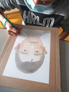 Dessiner son portrait à l'aquarelle