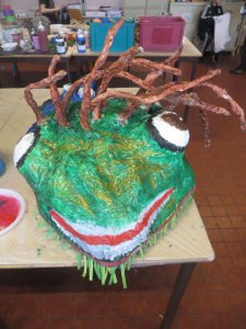 Masque de grenouille en papier mâché