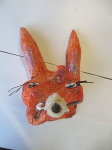 Tête de lapin en papier mâché