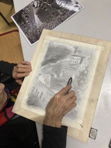 Dessiner avec une grosse mine de plomb