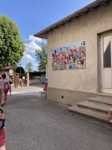 Vue de la cour de l'école René Cassin à Anse